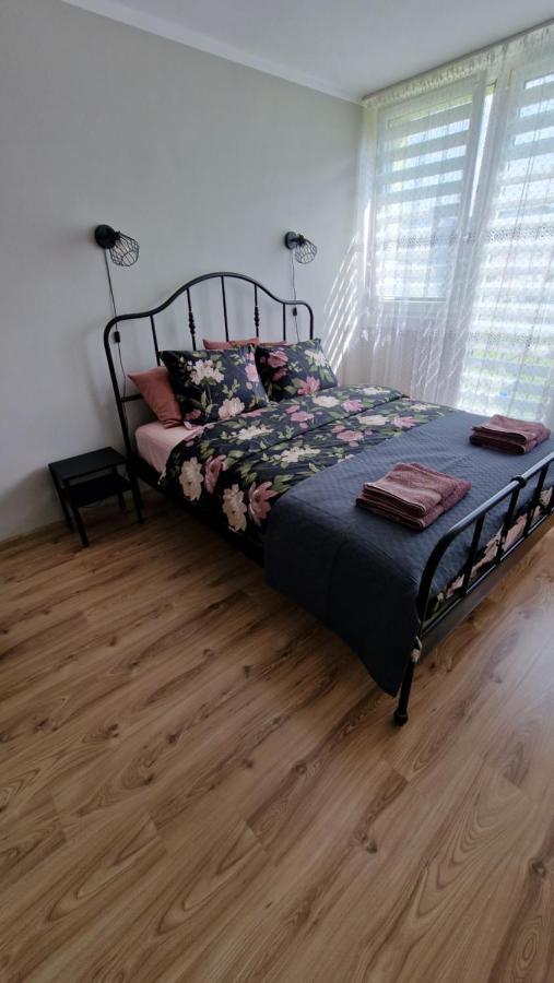 Апартаменты Apartament Spoko-Loko Строне-Слёнске Экстерьер фото